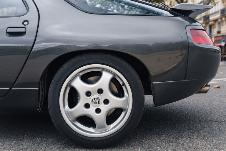 Porsche 928 GTS