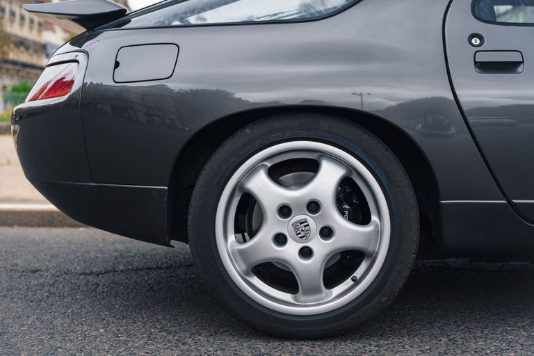 Porsche 928 GTS