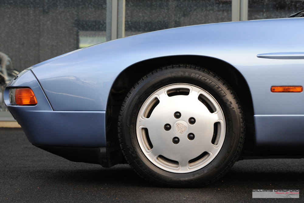 Porsche 928 S4