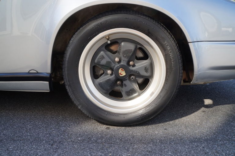 Porsche 911 Carrera 3.2 (US)