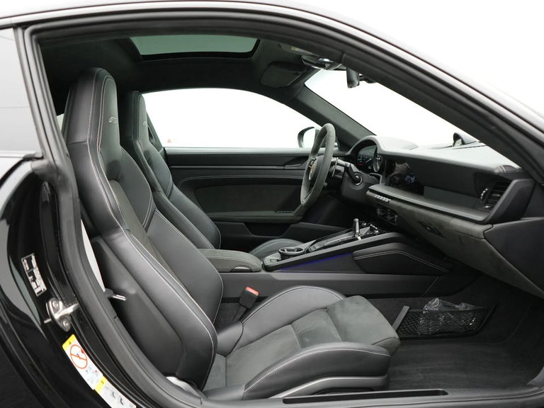 Porsche 992 Carrera GTS