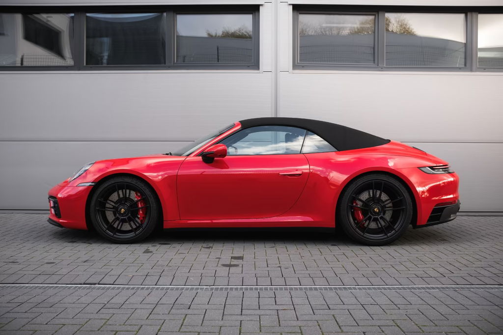 Porsche 992 Carrera 4 GTS
