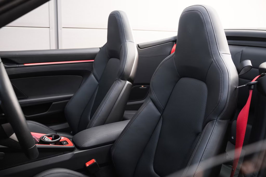 Porsche 992 Carrera 4 GTS