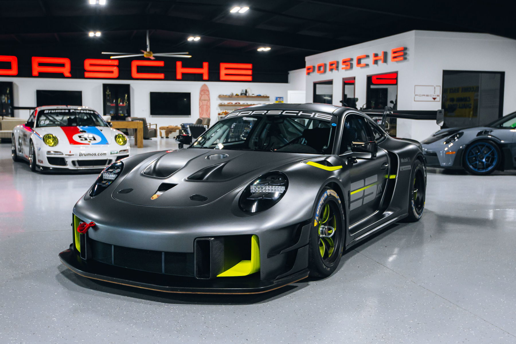 正規品！ 【PORSCHE Racing】 Porsche Carrera Cup 【WORLD ROAD SHOW】オフィシャル 公式 ポルシェ フリース ジャケット 黒グレー【M】 Porsche 911 GT3 Cup Type 992 n° 8 Porsche Carrera Cup Italia 2022