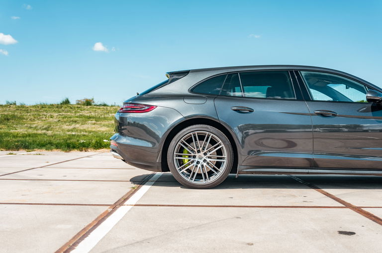 Porsche Panamera 4 E-Hybrid