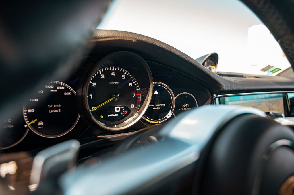 Porsche Panamera 4 E-Hybrid