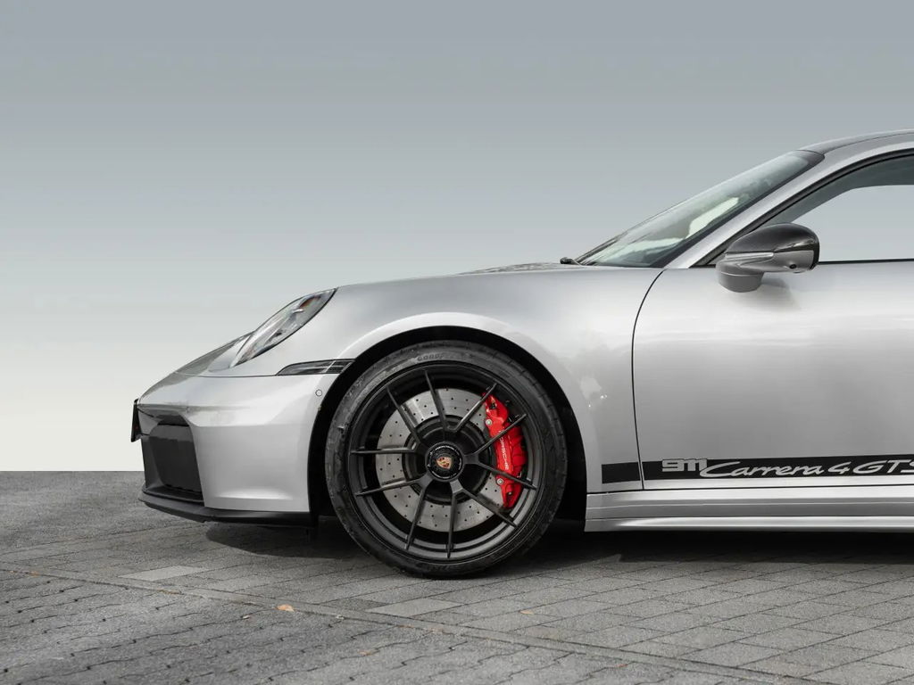 Porsche 992.2 Carrera 4 GTS