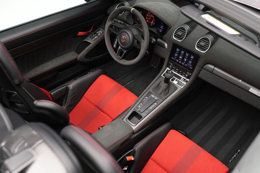 Porsche 718 Spyder RS