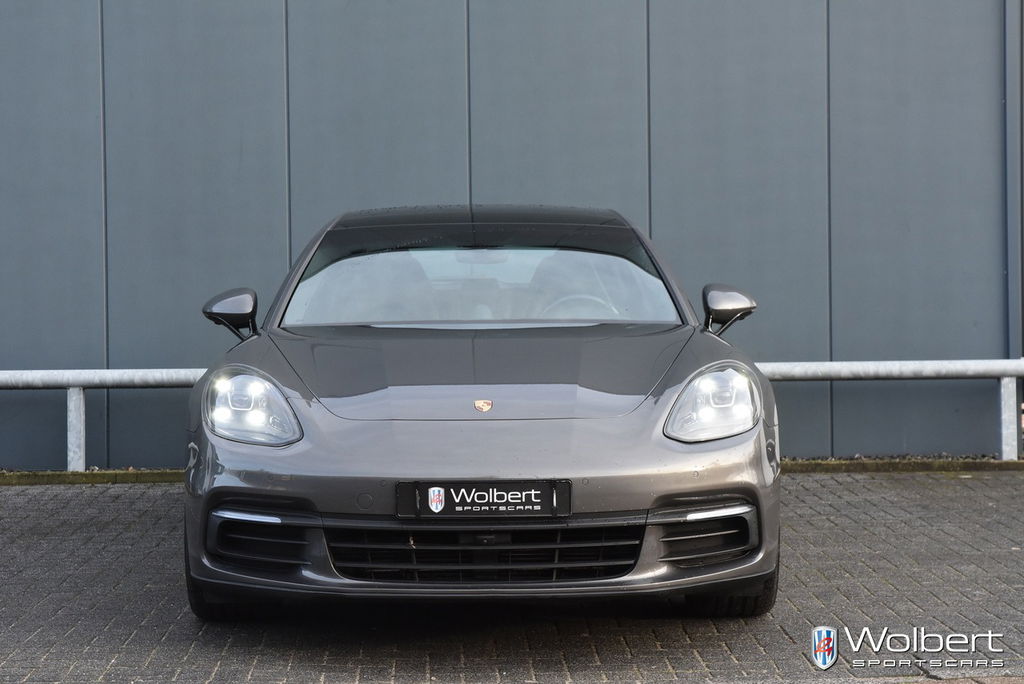 Porsche Panamera 4