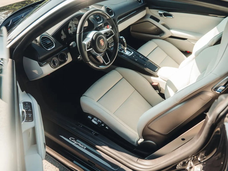 Porsche 718 Cayman