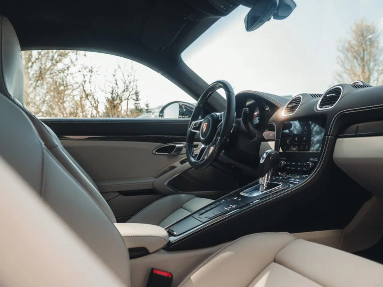 Porsche 718 Cayman