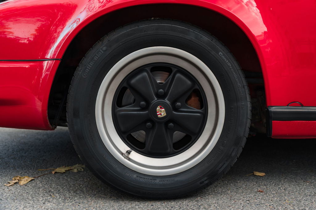 Porsche 911 Carrera 3.2 (US)