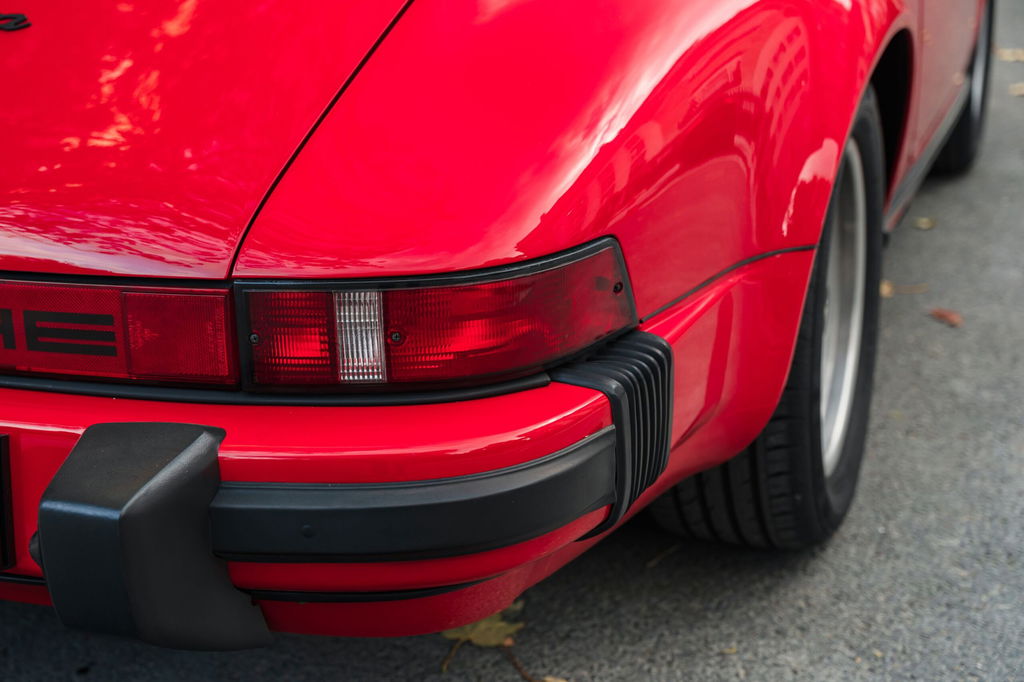 Porsche 911 Carrera 3.2 (US)