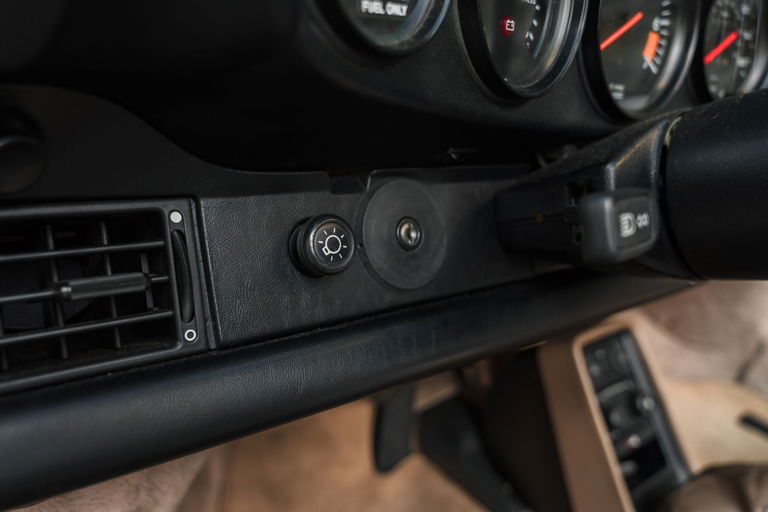 Porsche 911 Carrera 3.2 (US)