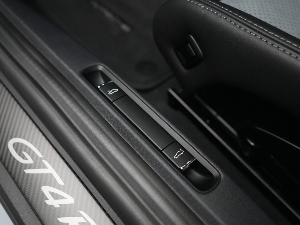 Porsche 718 Cayman GT4 RS