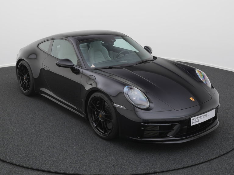 Porsche 992 Carrera 4 GTS