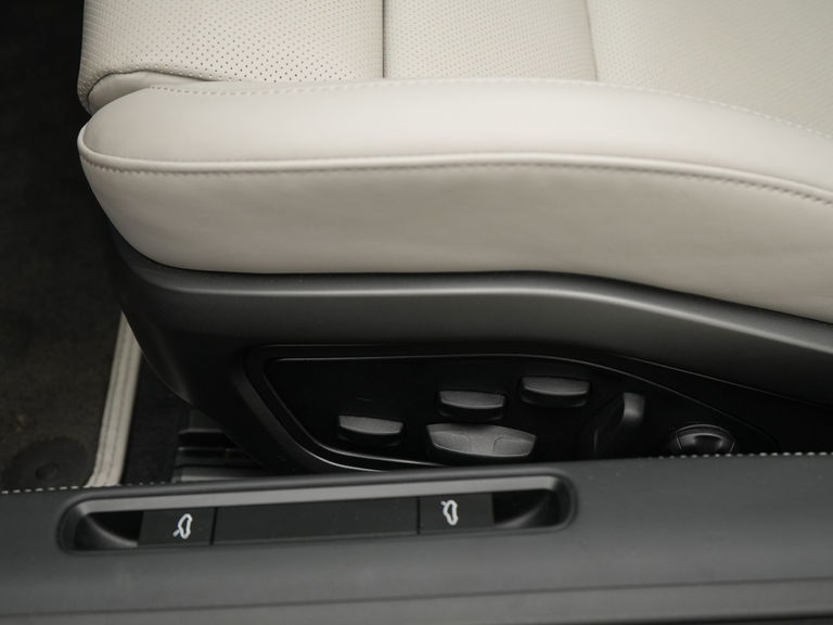 Porsche 992 Carrera 4 GTS