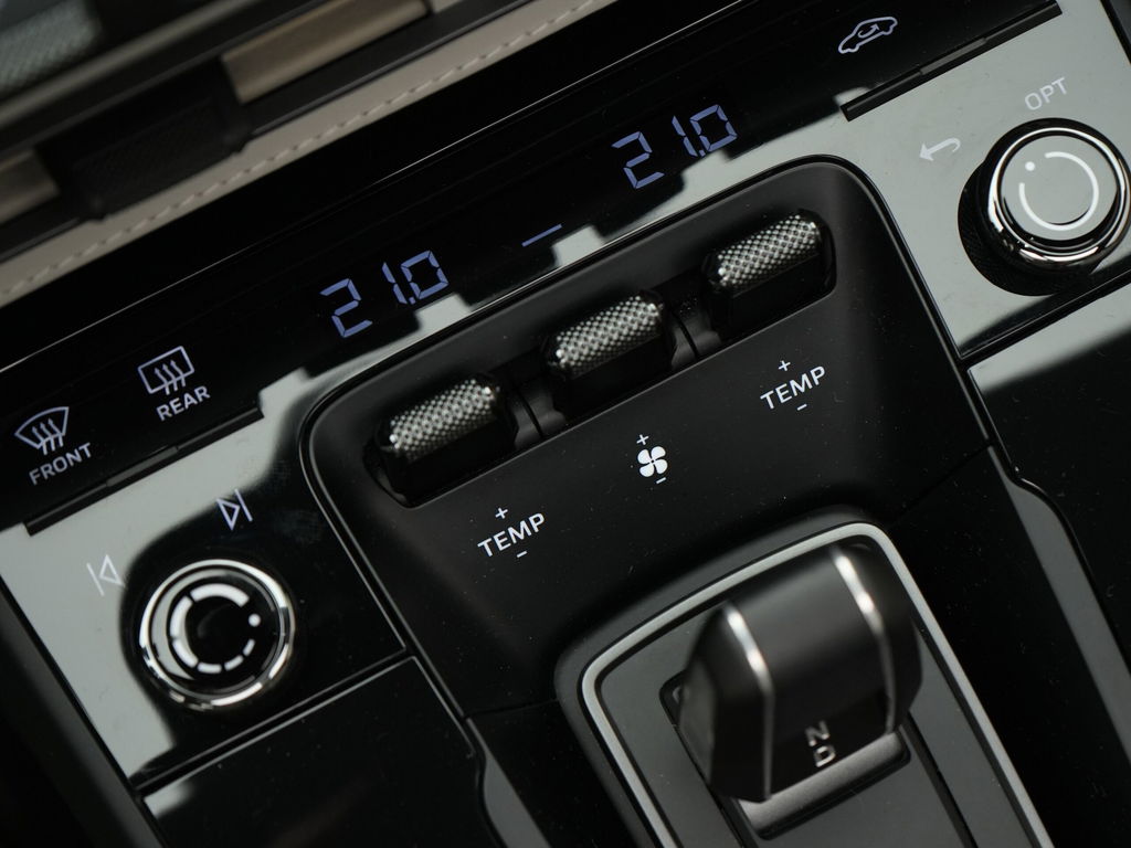 Porsche 992 Carrera 4 GTS