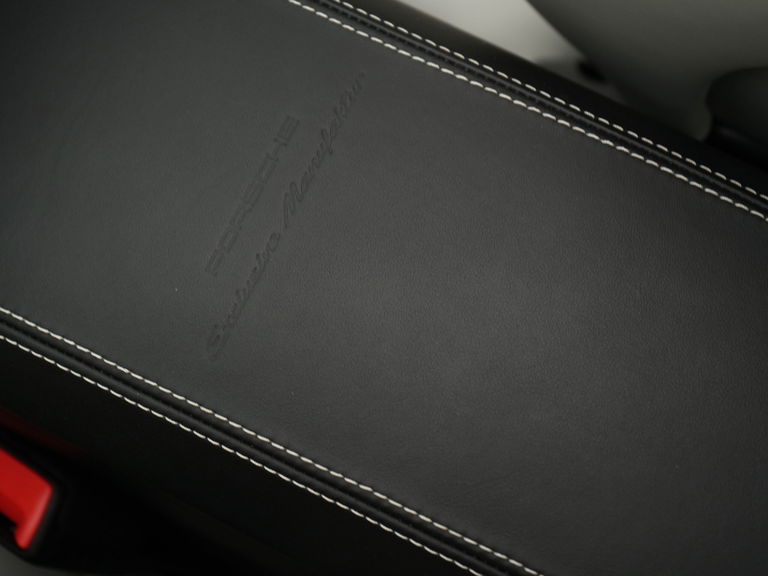 Porsche 992 Carrera 4 GTS