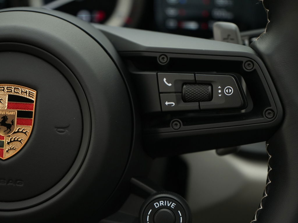 Porsche 992 Carrera 4 GTS