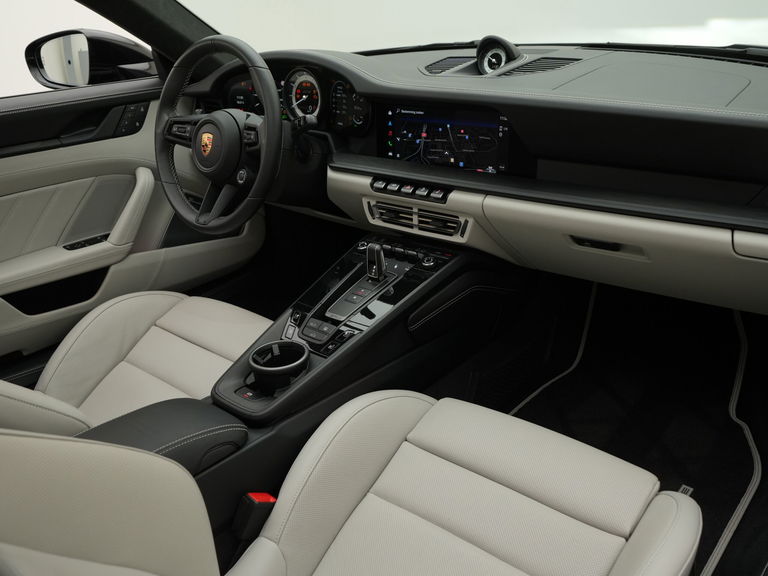 Porsche 992 Carrera 4 GTS