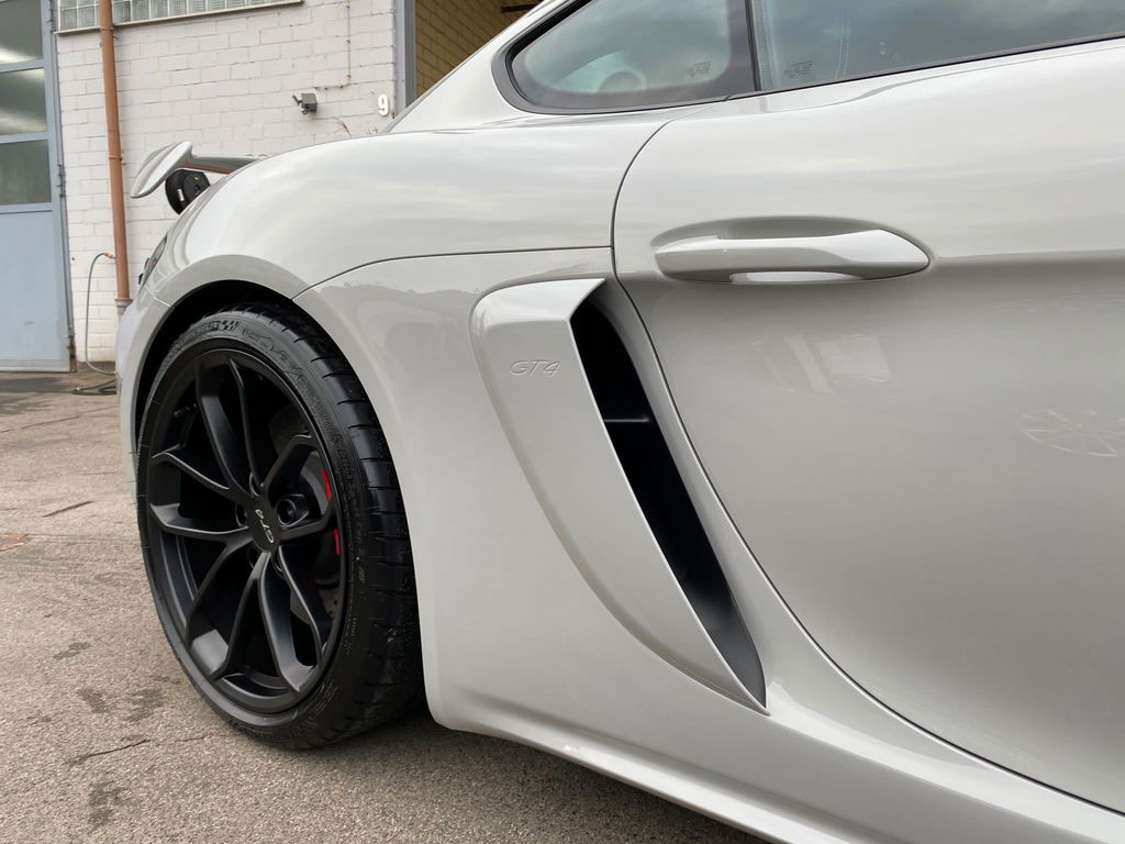 Porsche 718 Cayman GT4
