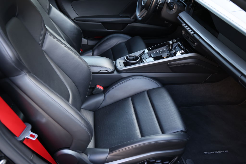 Porsche 992 Carrera 4S