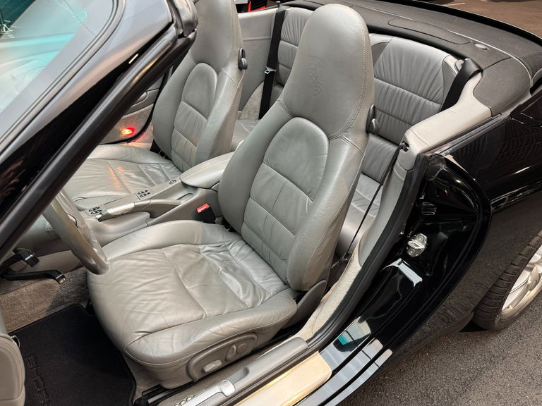 Porsche 996 Carrera 4