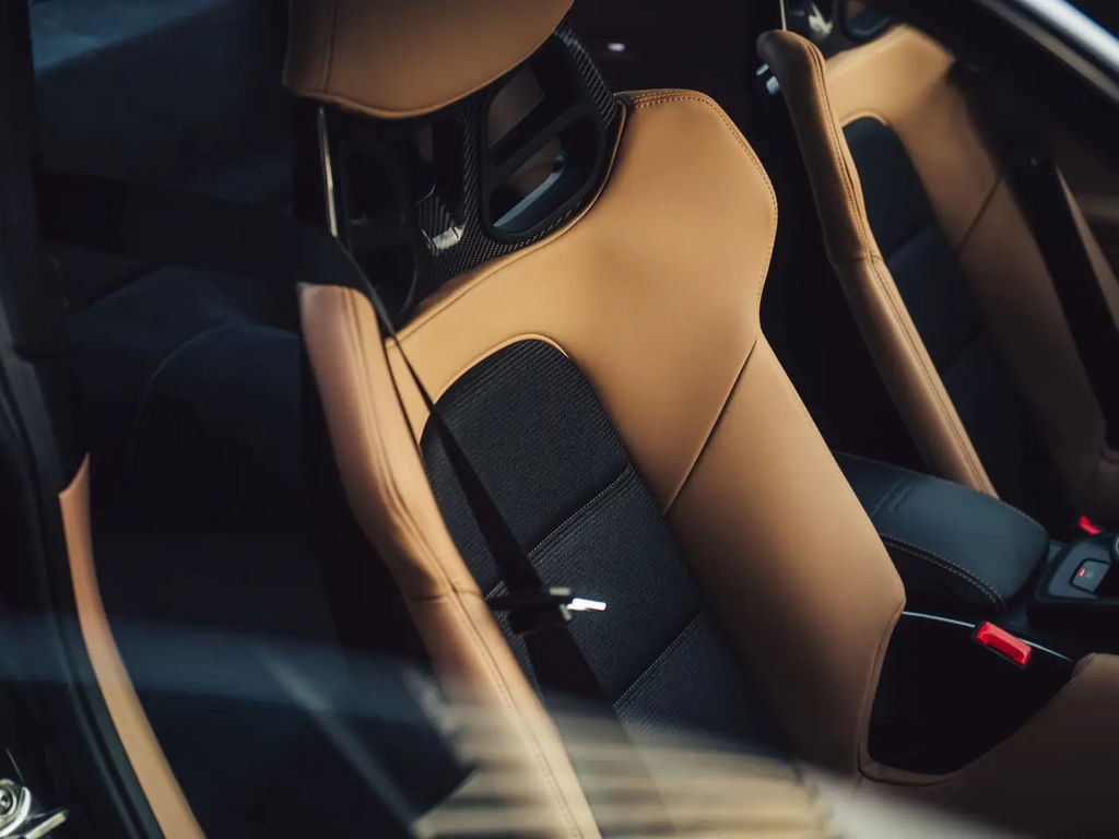 Porsche 992 GT3 Touring