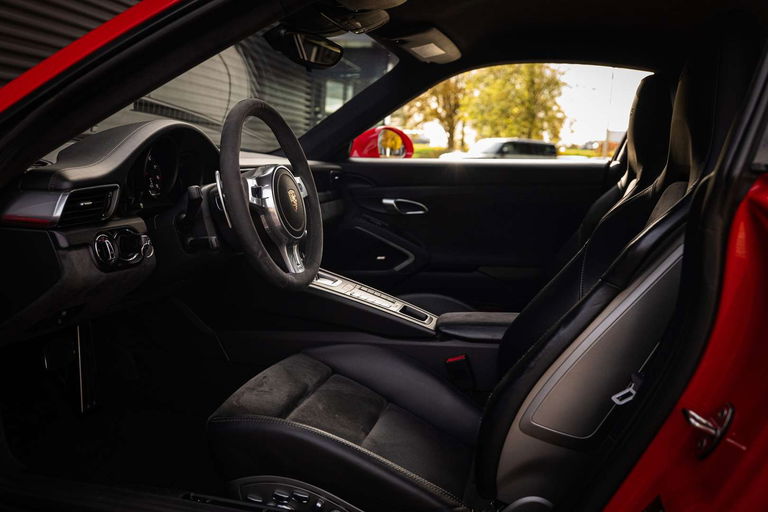 Porsche 991 Carrera GTS