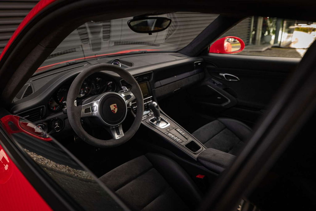 Porsche 991 Carrera GTS