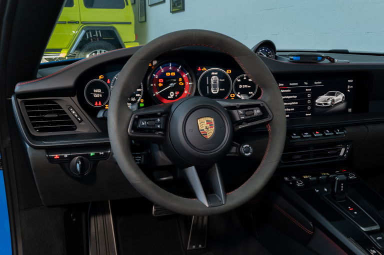 Porsche 992 Carrera 4 GTS