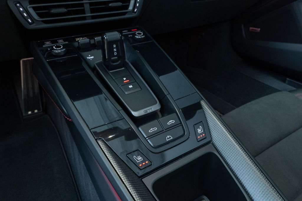 Porsche 992 Carrera 4 GTS