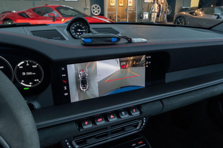 Porsche 992 Carrera 4 GTS