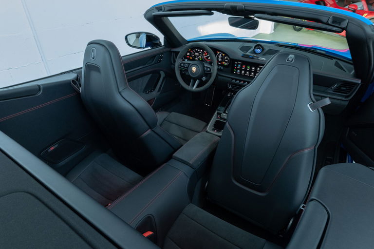 Porsche 992 Carrera 4 GTS