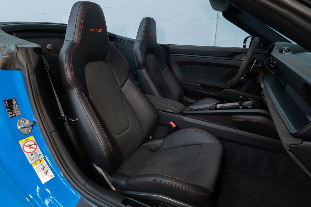 Porsche 992 Carrera 4 GTS