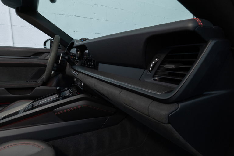 Porsche 992 Carrera 4 GTS