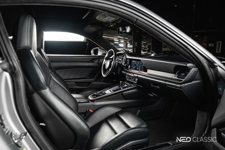 Porsche 992 Carrera 4 GTS