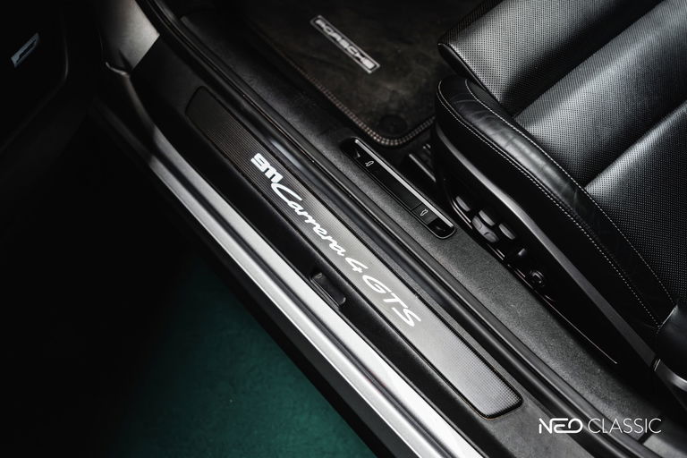 Porsche 992 Carrera 4 GTS