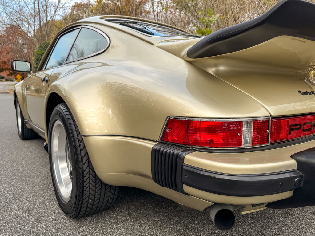 Porsche 911 Turbo 3.0 (US)