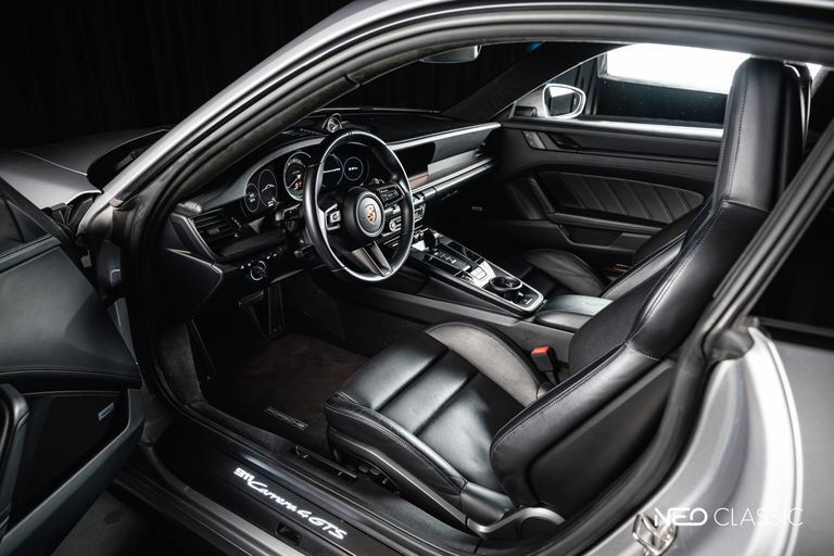 Porsche 992 Carrera 4 GTS