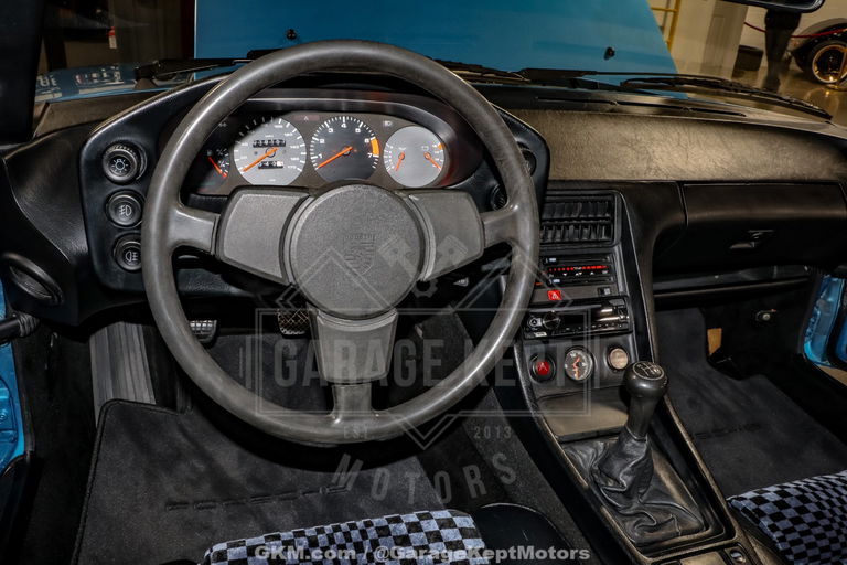 Porsche 928