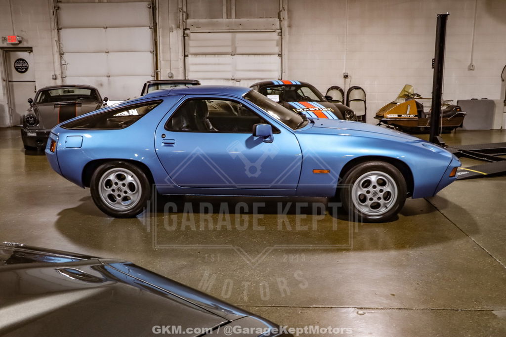 Porsche 928