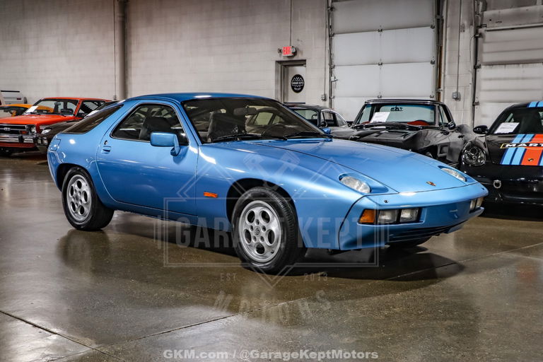 Porsche 928