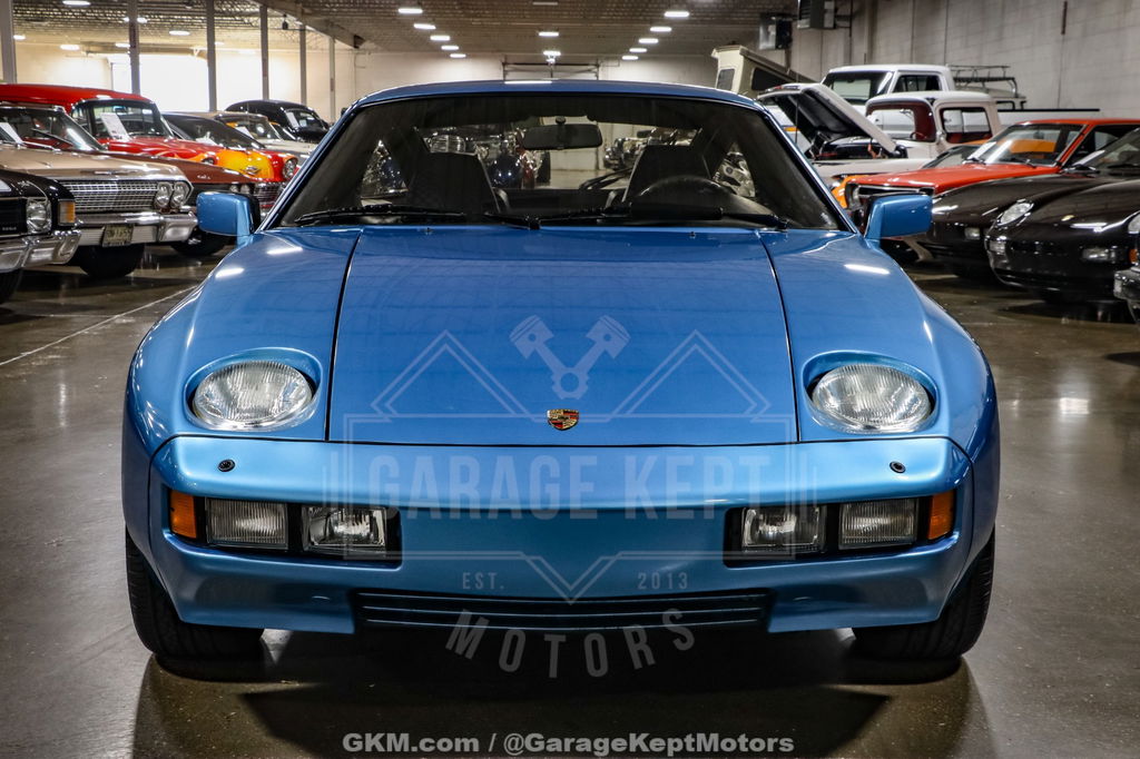 Porsche 928