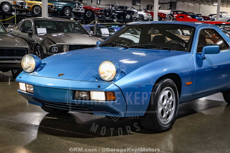 Porsche 928