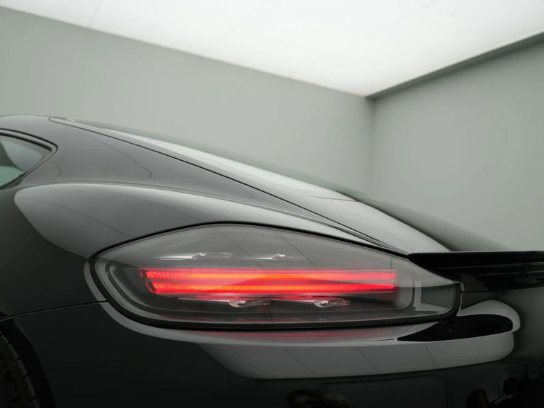 Porsche 718 Cayman T