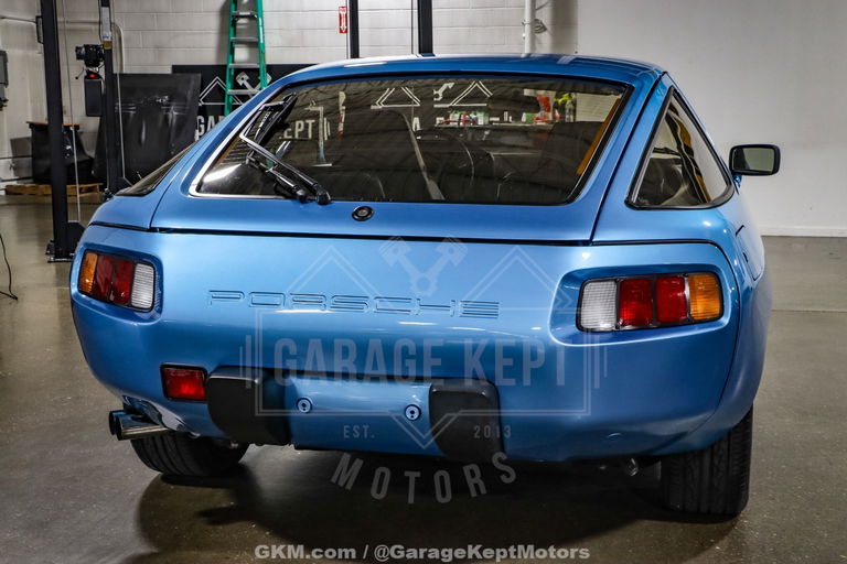 Porsche 928