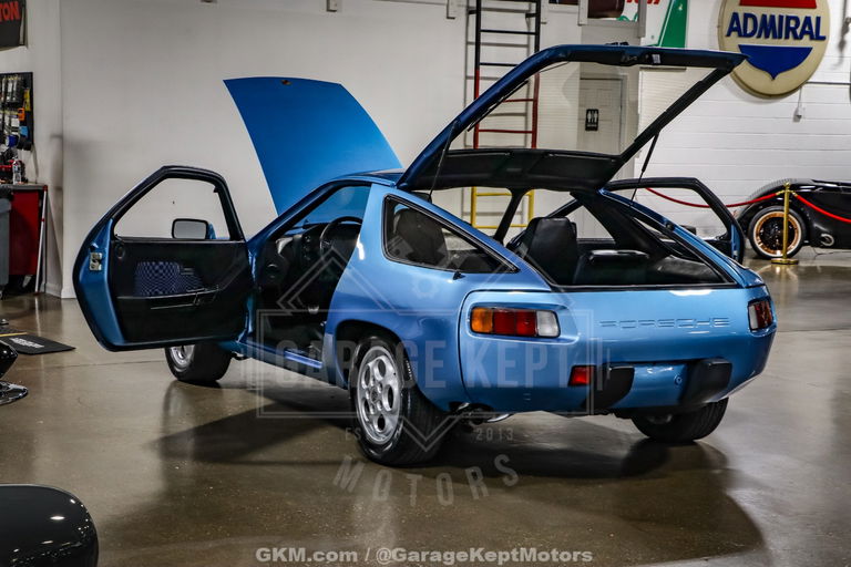 Porsche 928