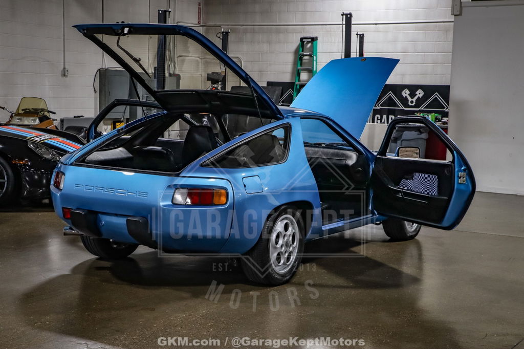Porsche 928